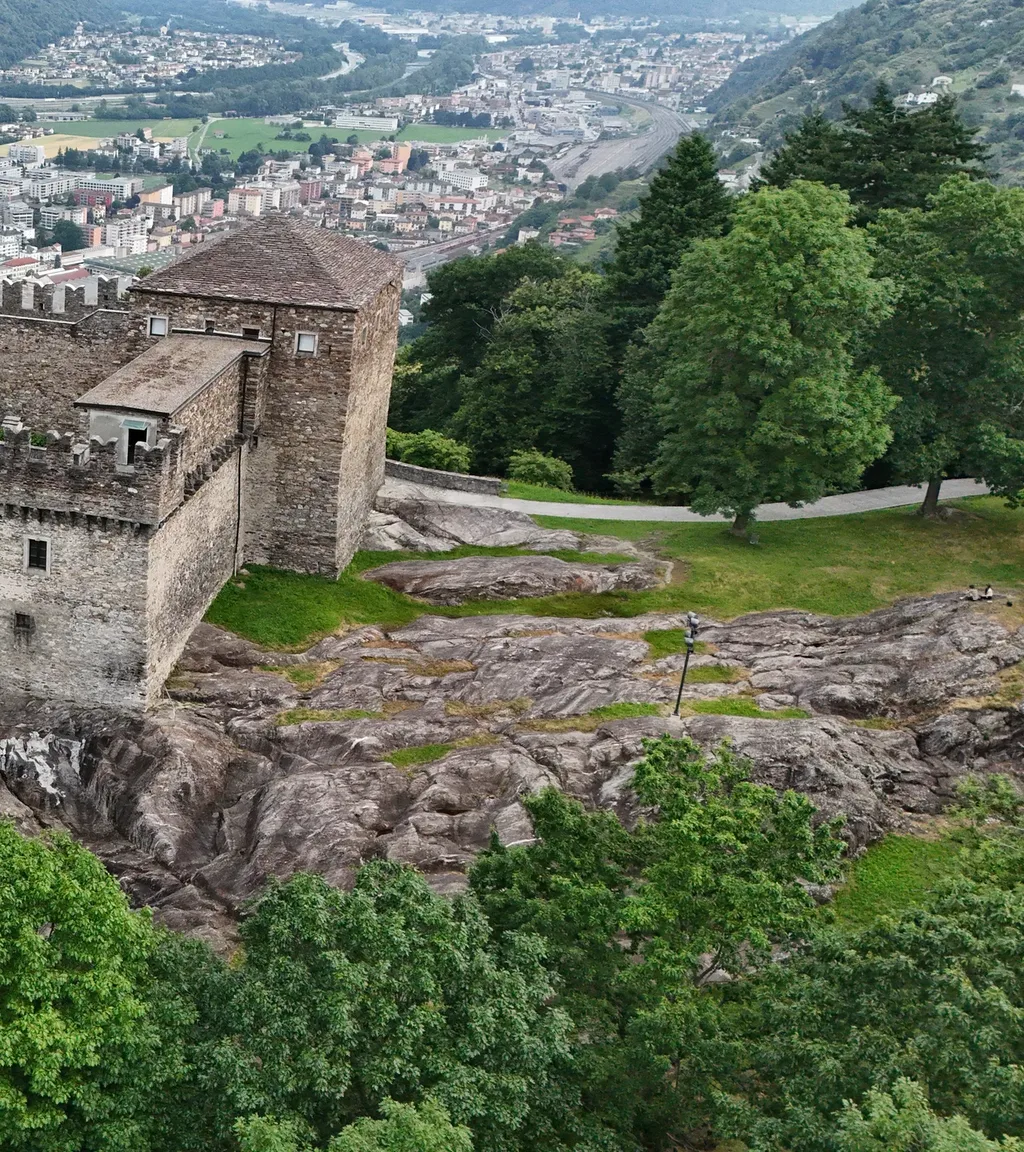 Castello di Sasso Corbaro Luftaufnahme 3 rechts