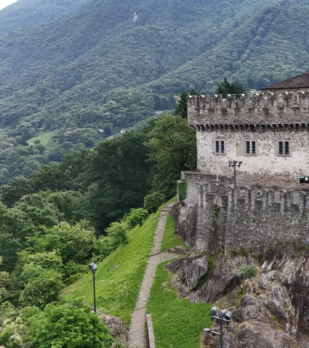 Castello di Sasso Corbaro Luftaufnahme 4 links