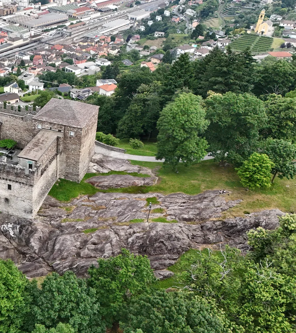 Castello di Sasso Corbaro Luftaufnahme 6 rechts