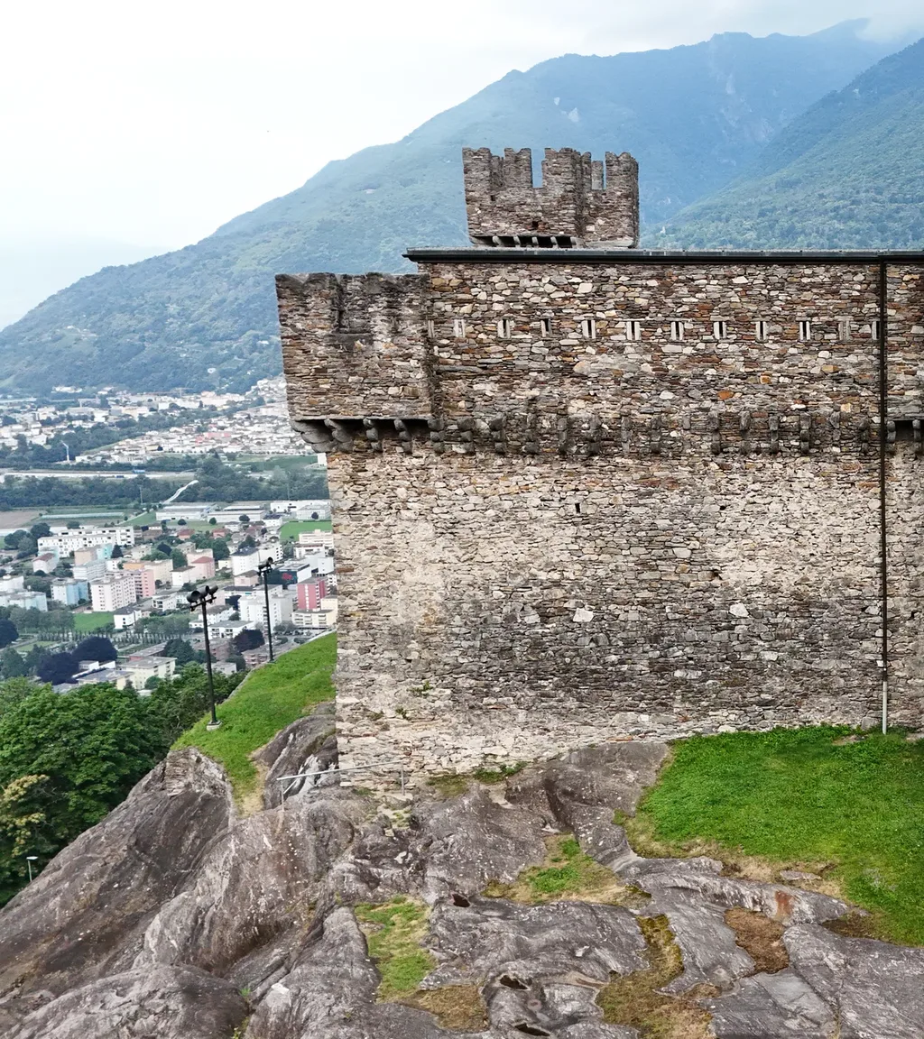 Castello di Sasso Corbaro Luftaufnahme 7 links