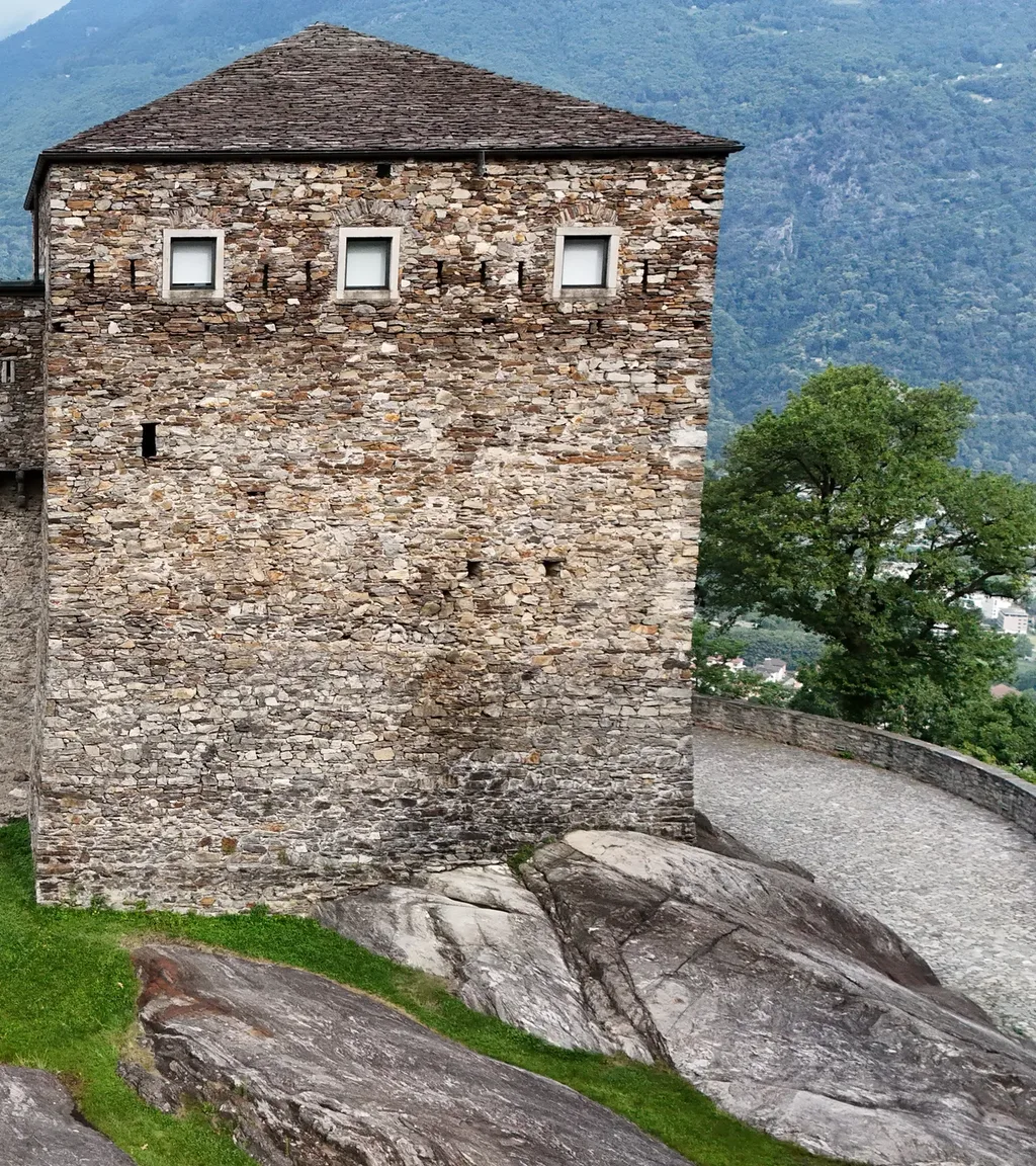 Castello di Sasso Corbaro Luftaufnahme 7 rechts