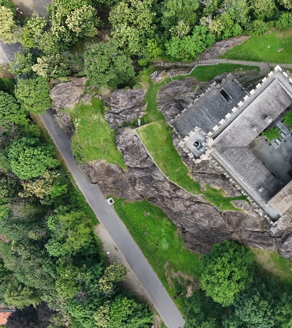 Castello di Sasso Corbaro Luftaufnahme 8 links