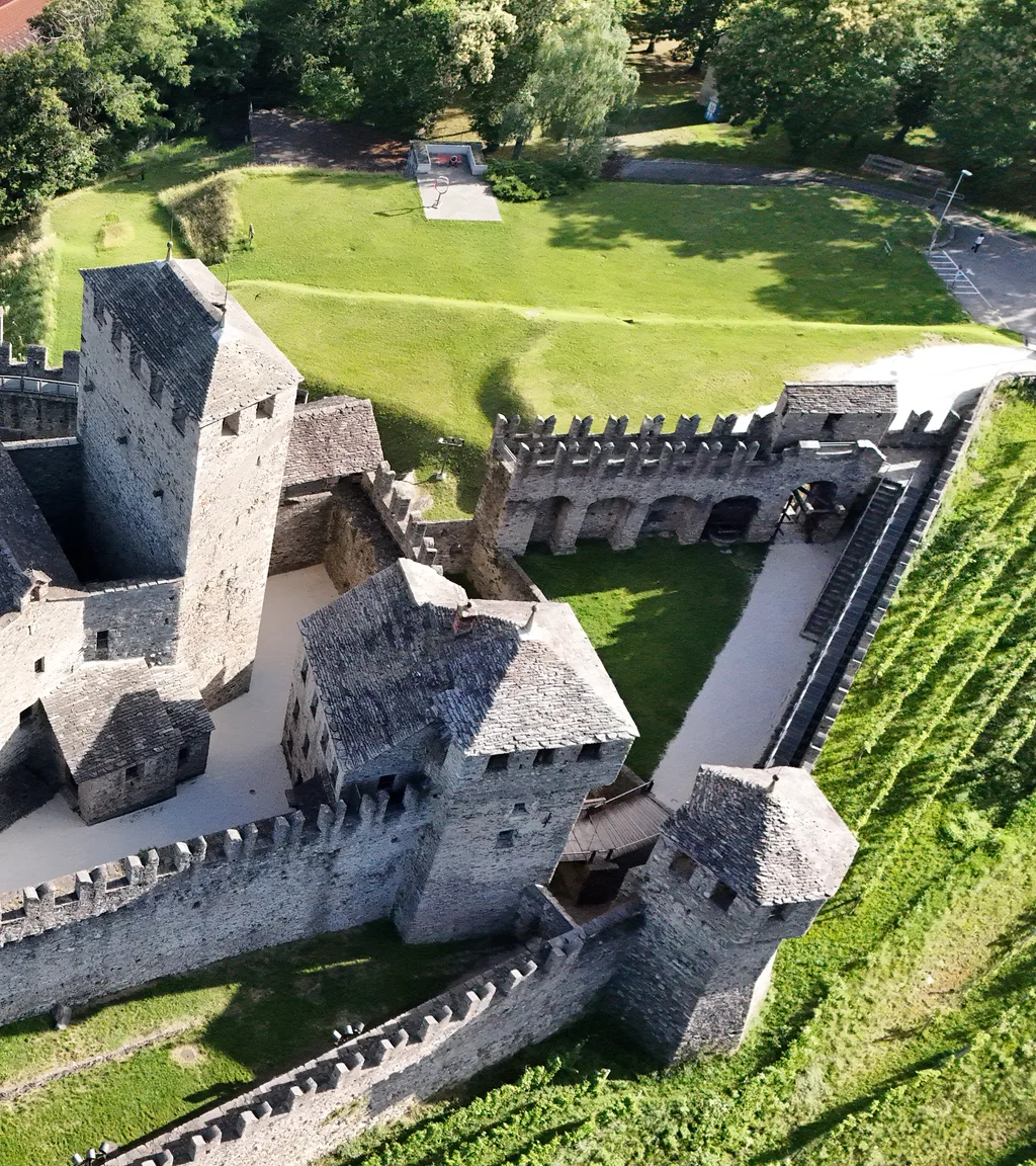 Castello di Montebello Luftaufnahme 2 rechts