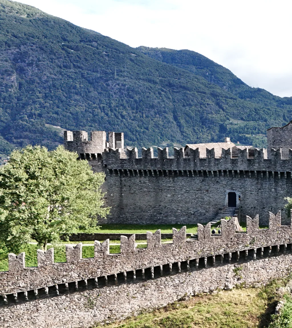 Castello di Montebello Luftaufnahme 5 links