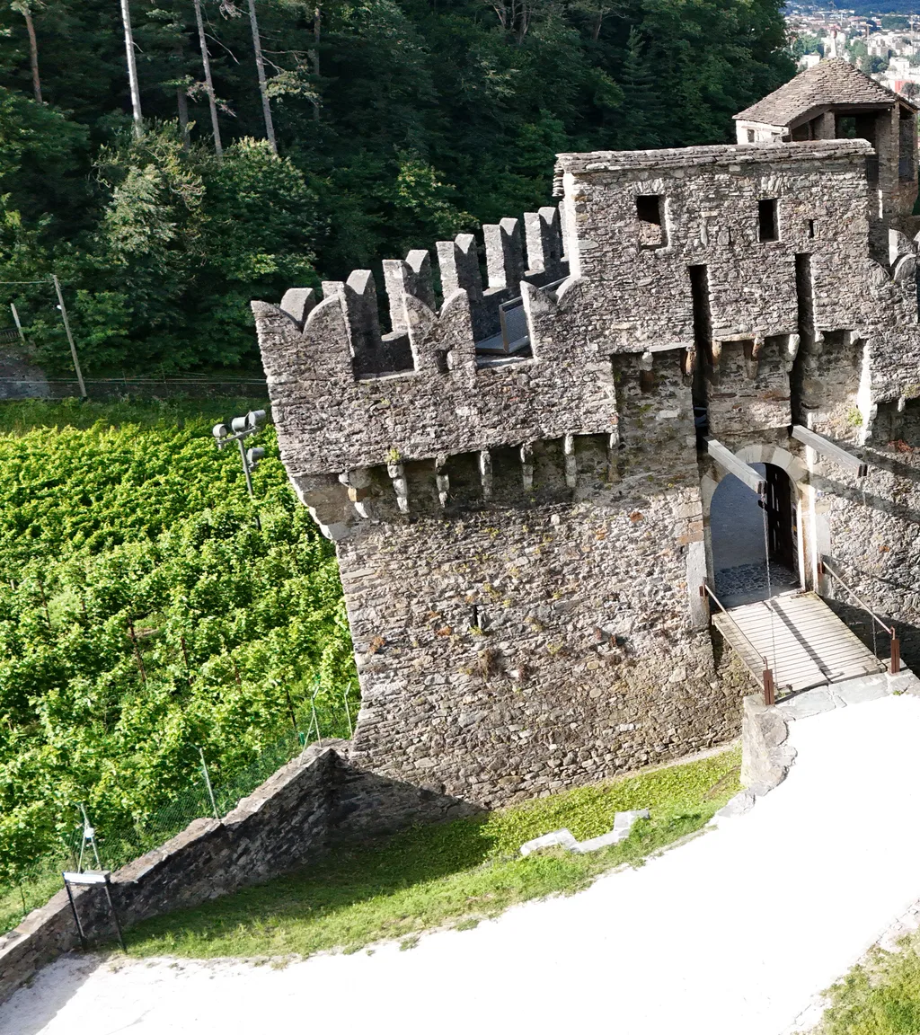 Castello di Montebello Luftaufnahme 7 links
