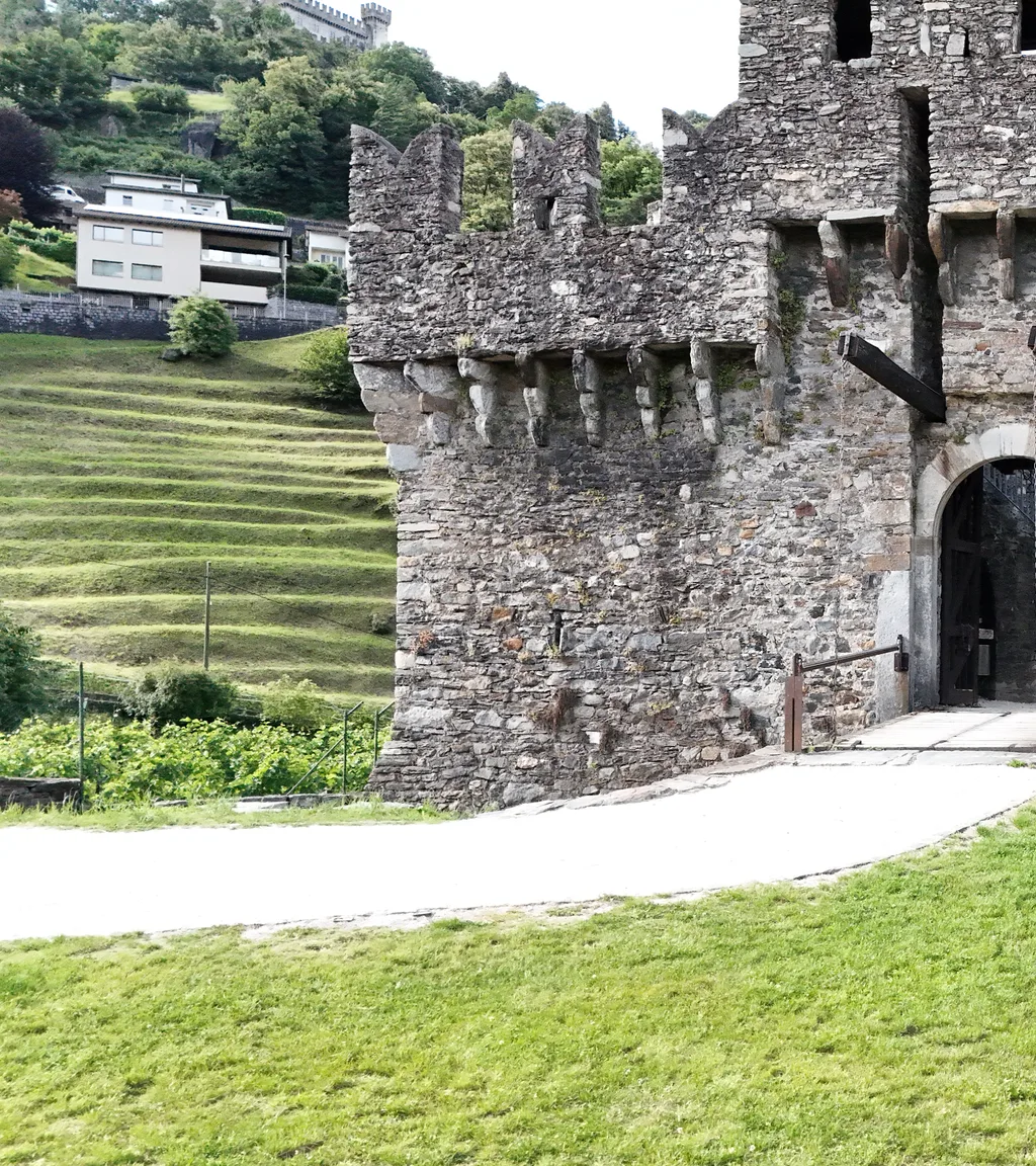 Castello di Montebello Luftaufnahme 8 links