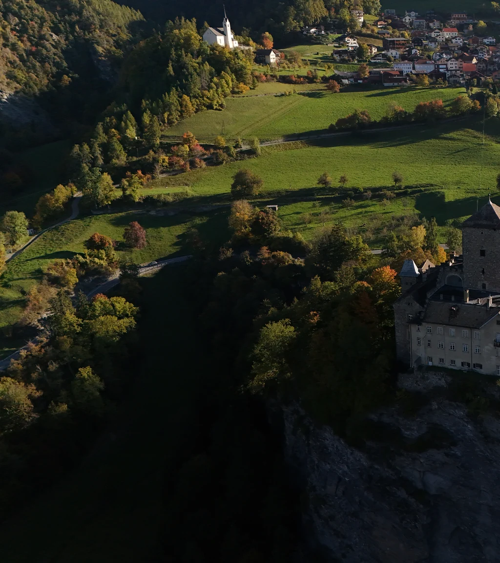 Burg Ortenstein Luftaufnahme 2 links