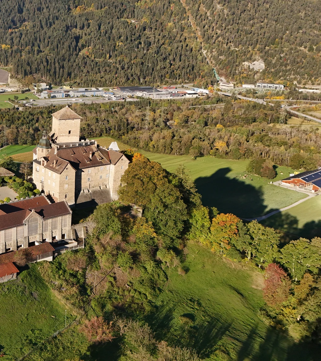 Burg Ortenstein Luftaufnahme 3 rechts