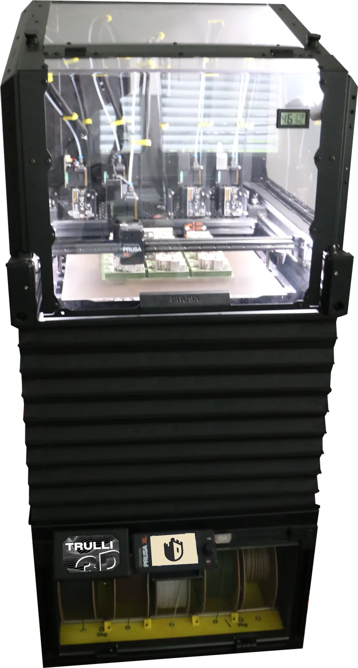 Prusa XL 3D-Drucker mit fünf Werkzeugköpfen, freigestellt