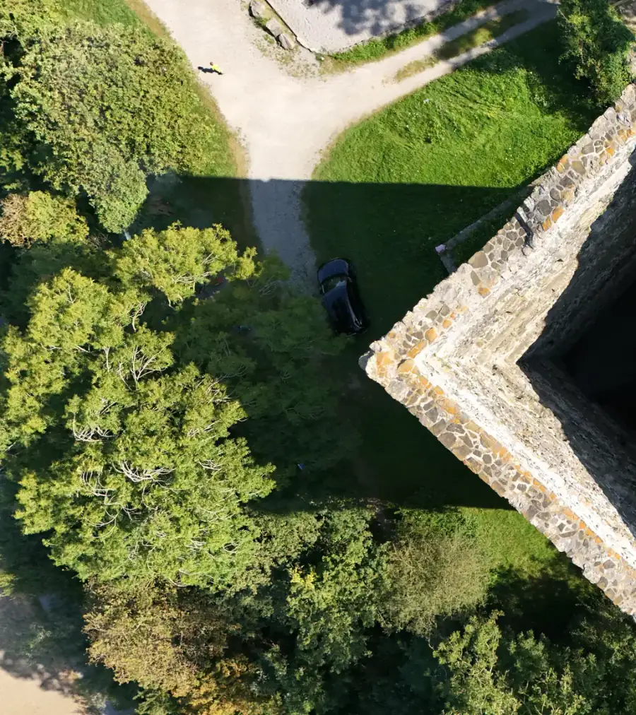 Ruine Blatten Luftaufnahme 3 links