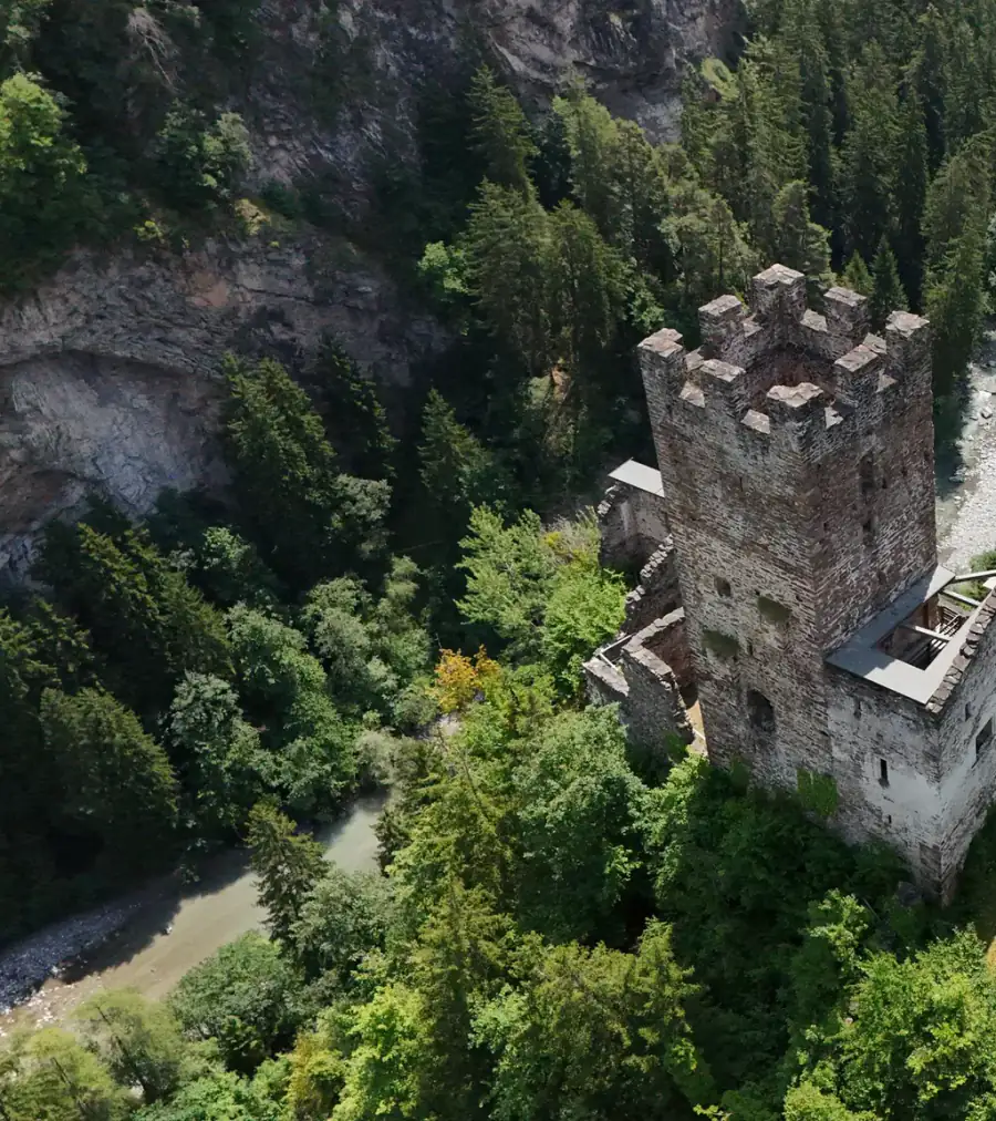 Ruine Campell Luftaufnahme 1 links