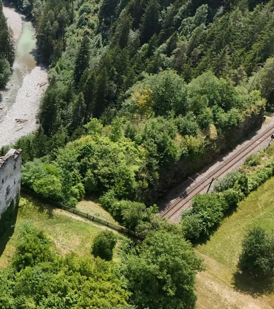 Ruine Campell Luftaufnahme 1 rechts