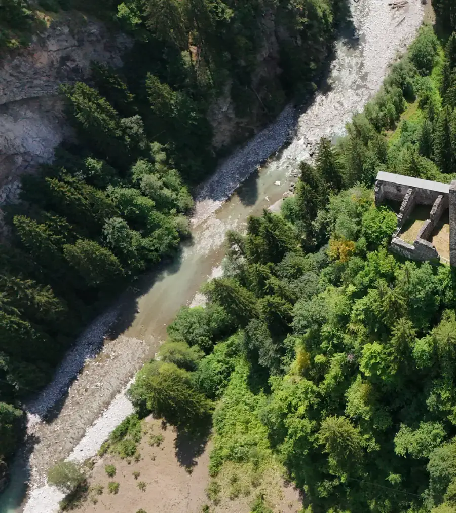 Ruine Campell Luftaufnahme 2 links