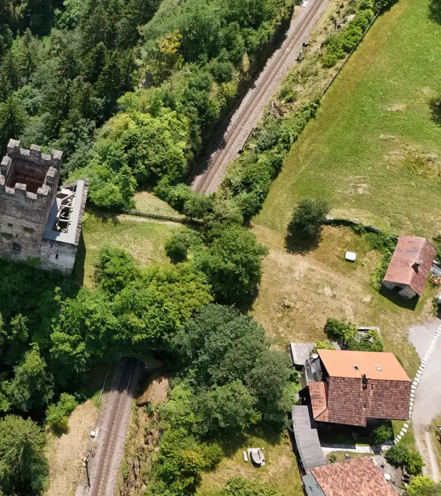 Ruine Campell Luftaufnahme 2 rechts