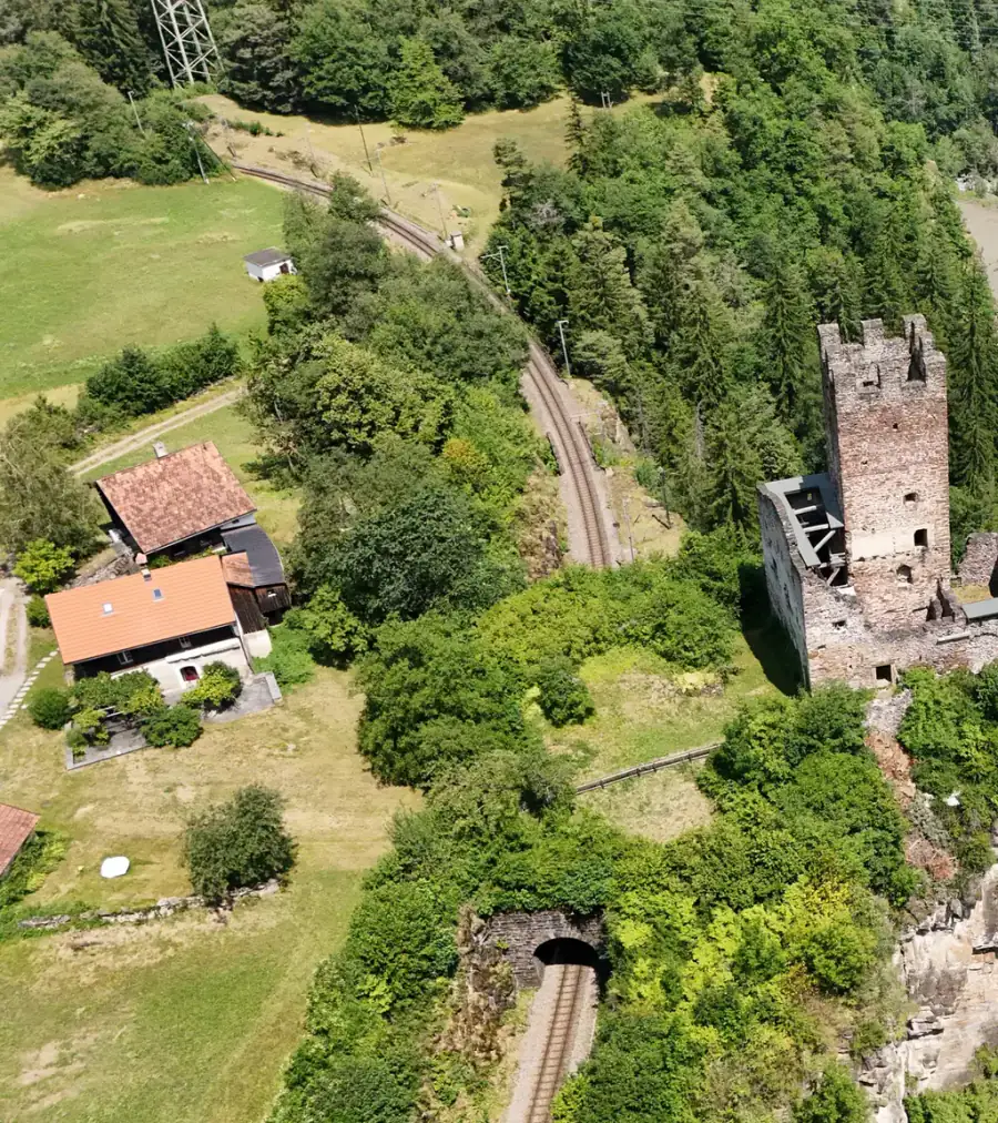Ruine Campell Luftaufnahme 3 links