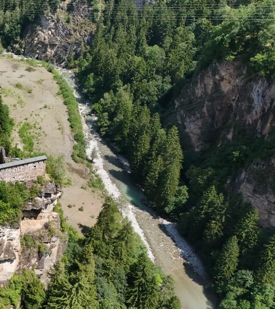 Ruine Campell Luftaufnahme 3 rechts