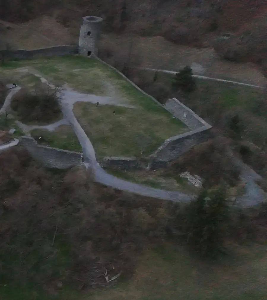 Ruine Freudenberg Luftaufnahme 2 rechts
