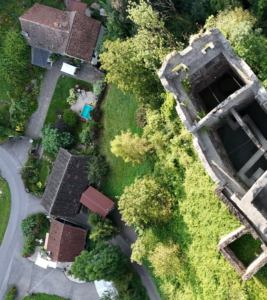 Ruine Gräpplang Luftaufnahme 3 links