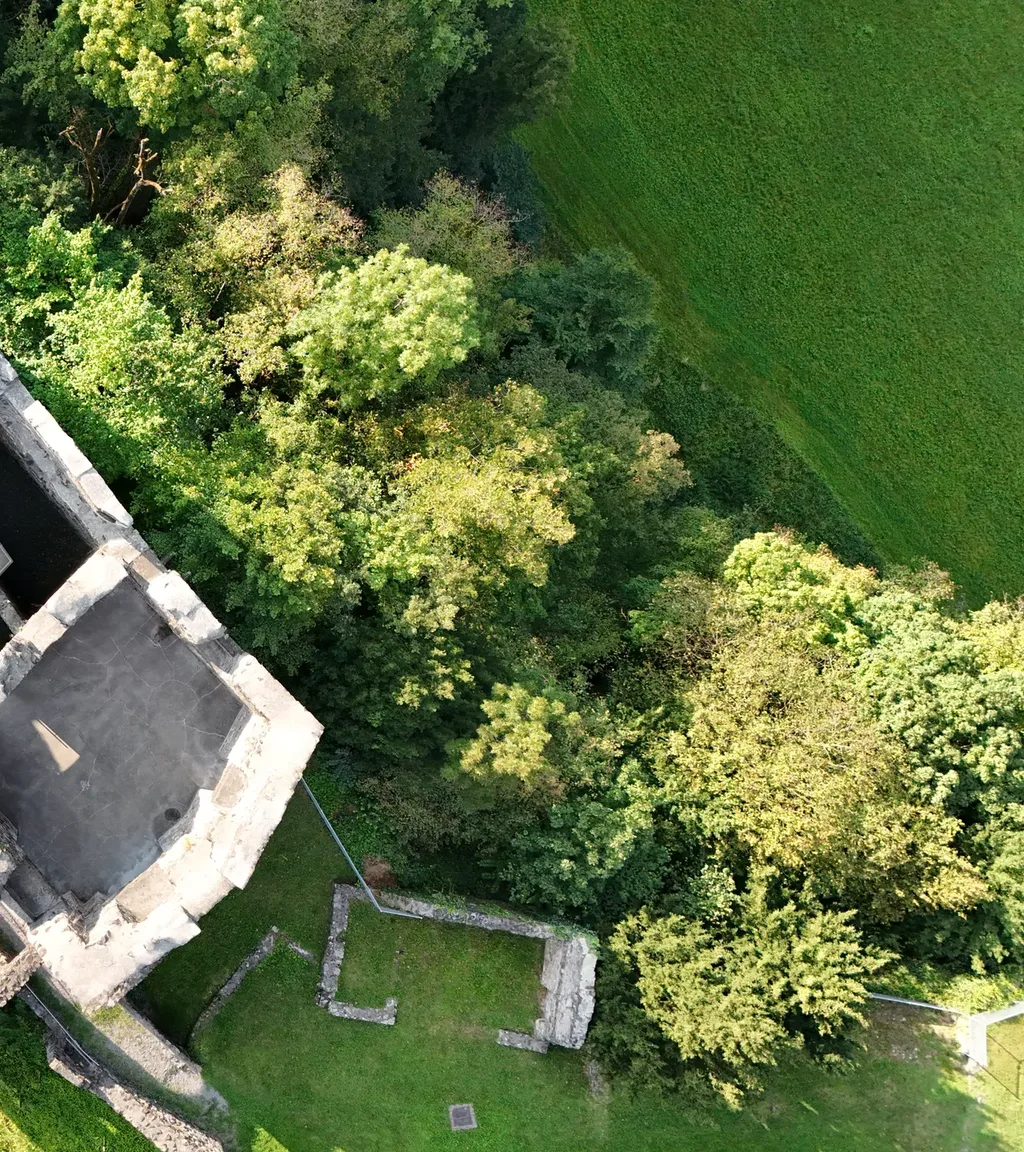 Ruine Gräpplang Luftaufnahme 3 rechts