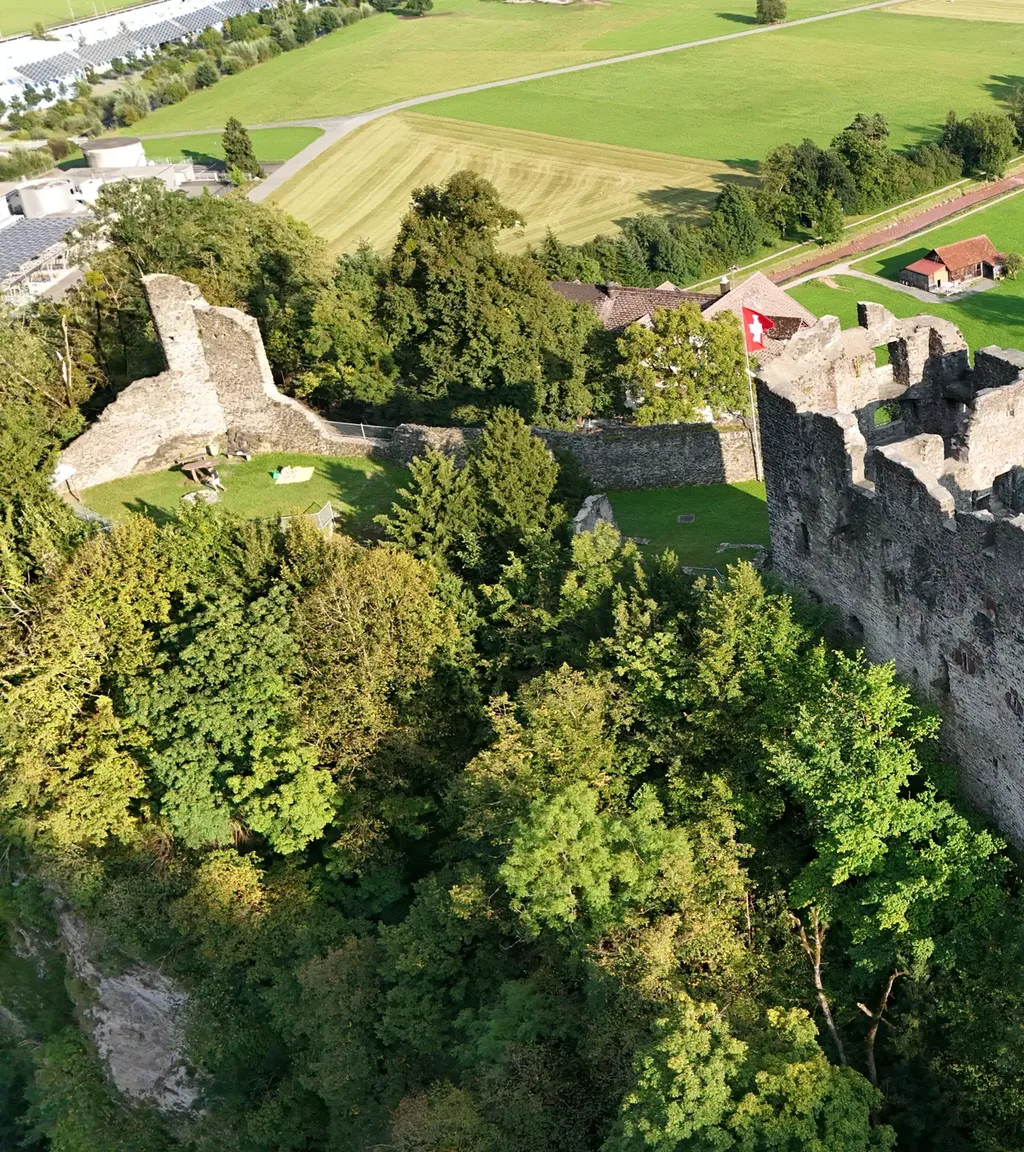 Ruine Gräpplang Luftaufnahme 4 links