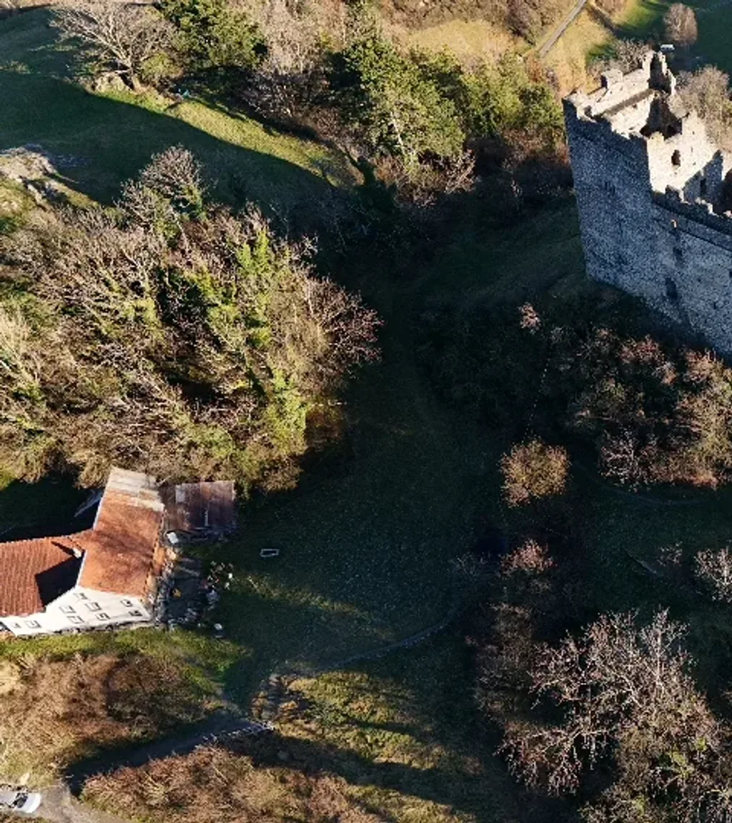 Ruine Wartau Luftaufnahme 5 links