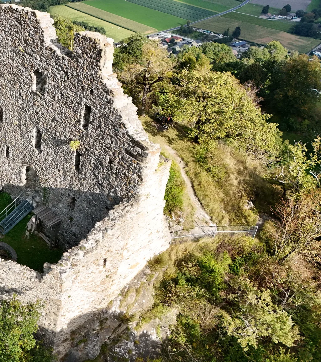 Ruine Wartenstein Luftaufnahme 2 rechts