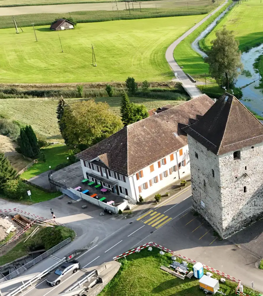 Schloss Grynau Luftaufnahme 1 links