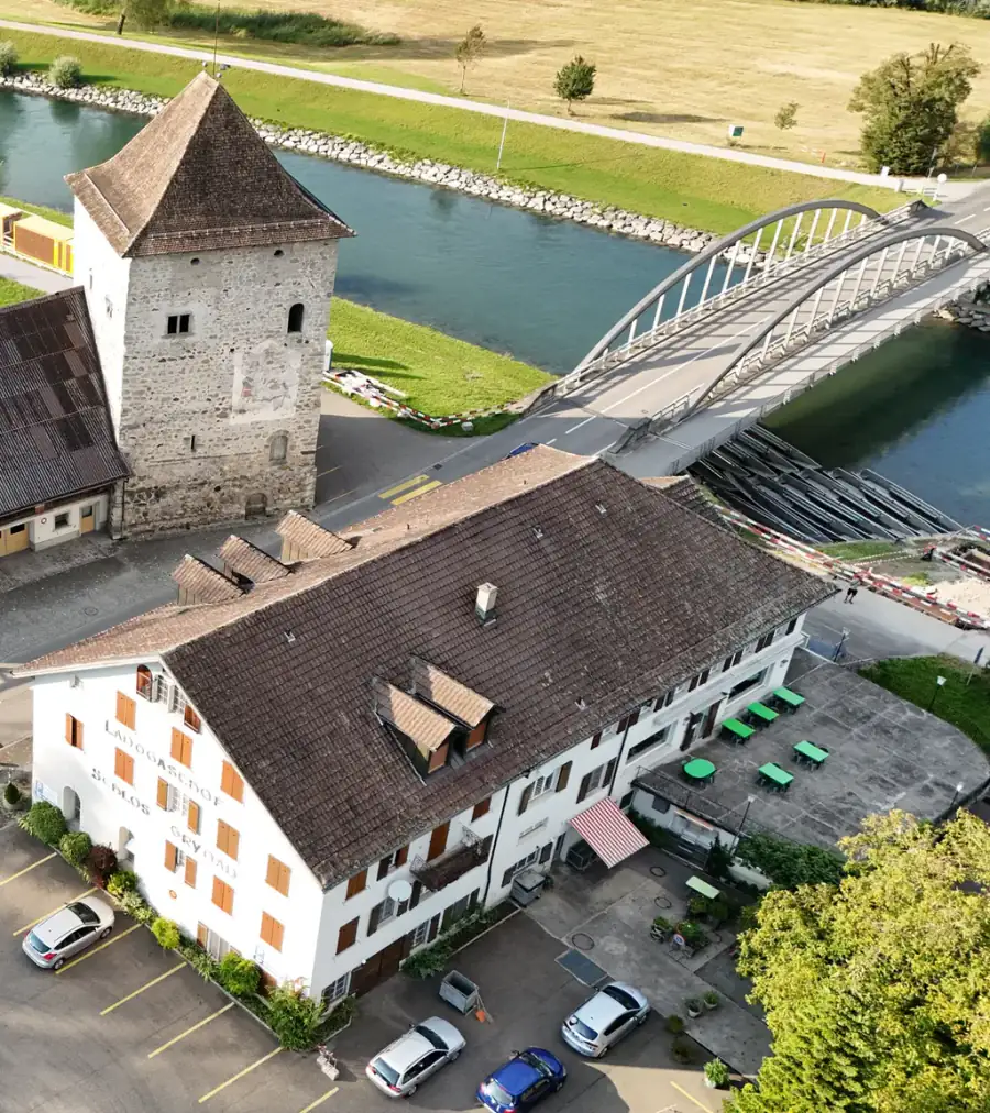 Schloss Grynau Luftaufnahme 3 rechts