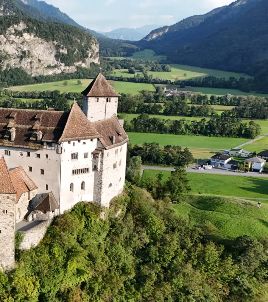 Schloss Gutenberg Luftaufnahme 1 rechts