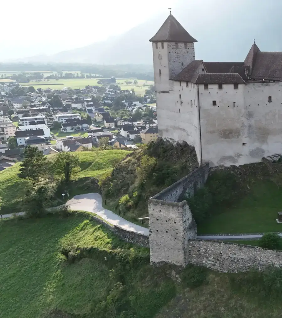 Schloss Gutenberg Luftaufnahme 2 links