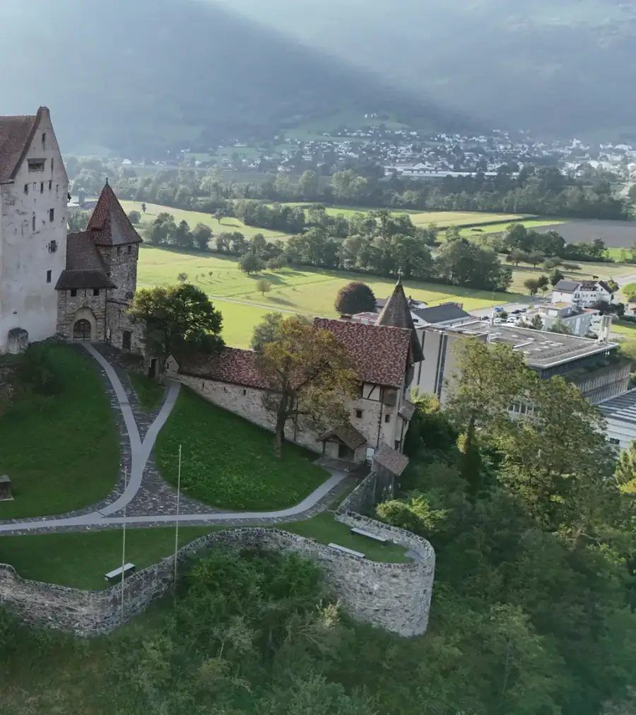 Schloss Gutenberg Luftaufnahme 2 rechts