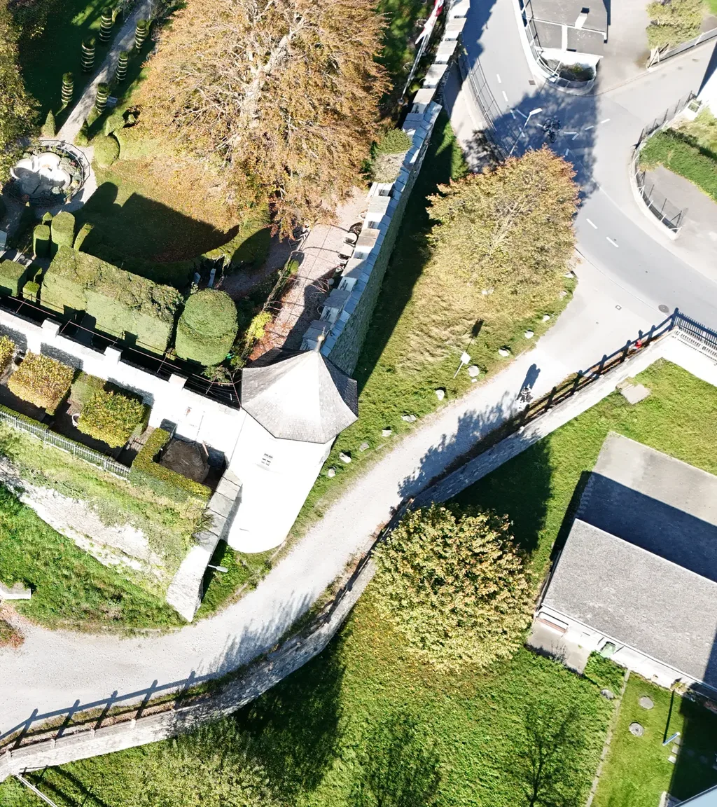 Schloss Haldenstein Luftaufnahme 3 rechts