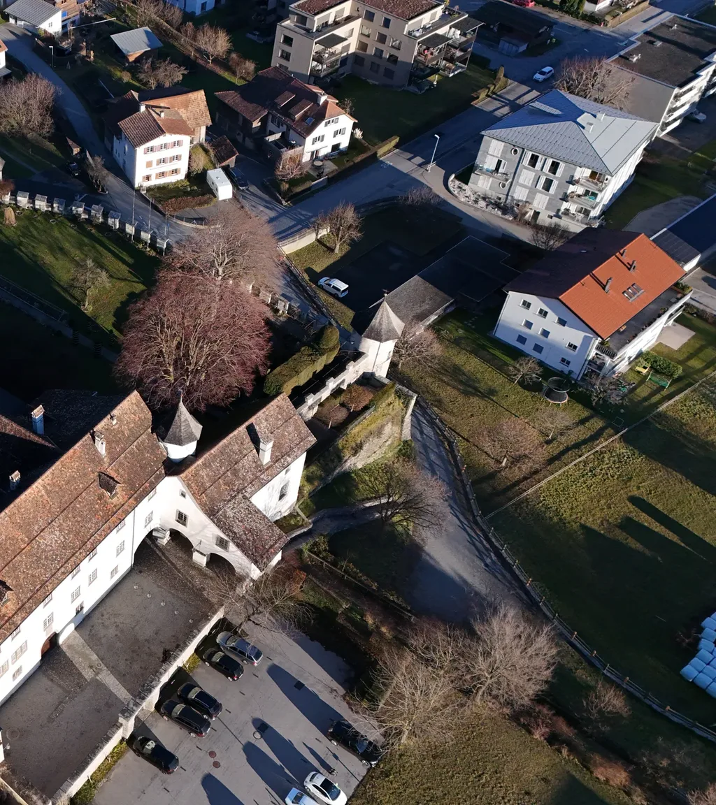 Schloss Haldenstein Luftaufnahme 7 rechts