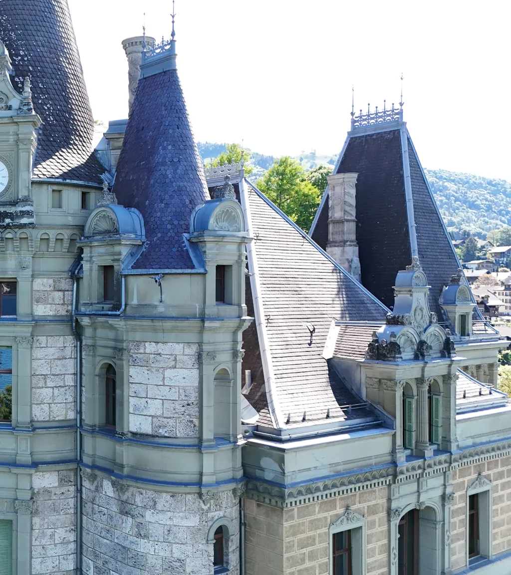 Schloss Hünegg Luftaufnahme 3 rechts