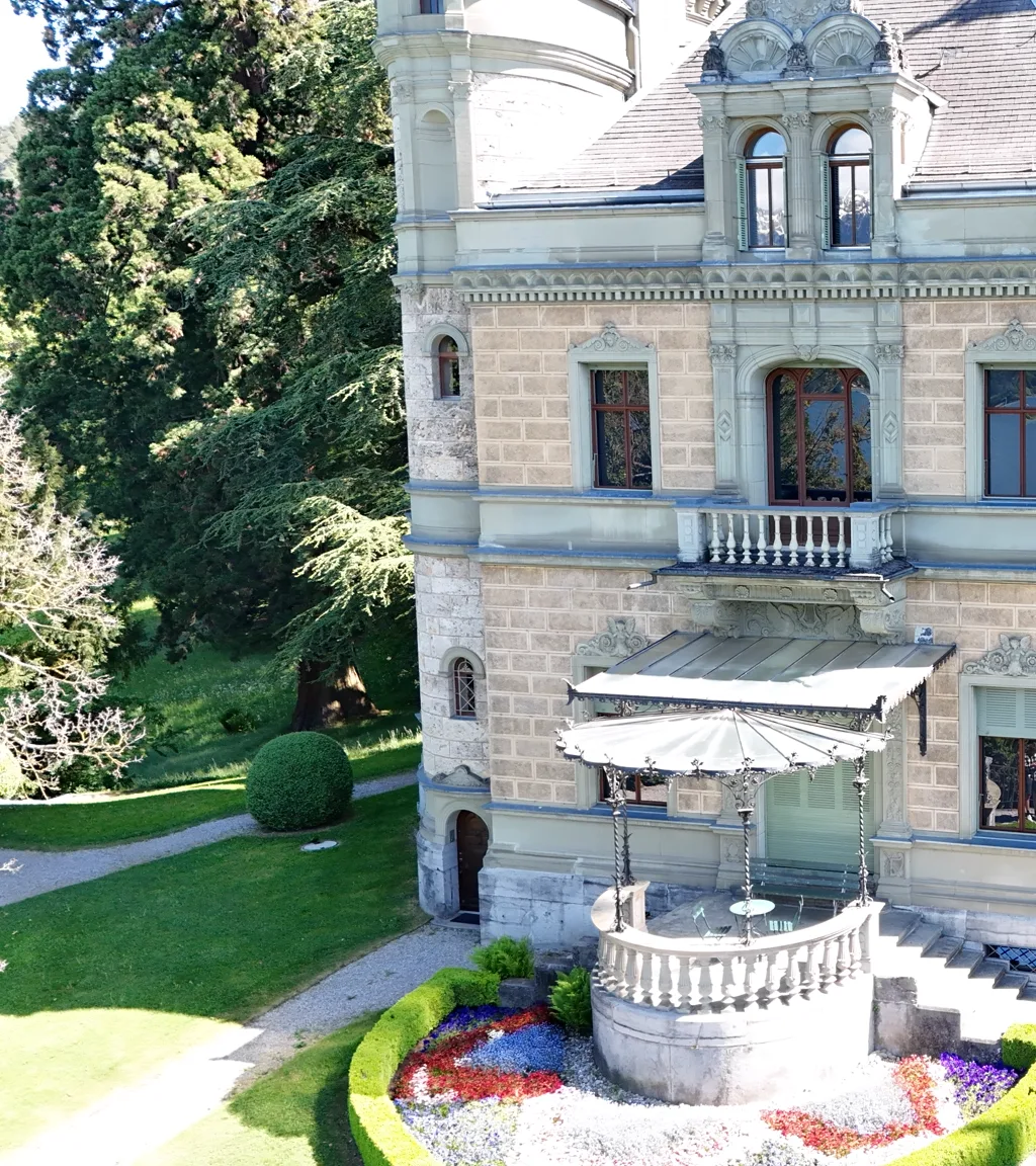 Schloss Hünegg Luftaufnahme 5 links