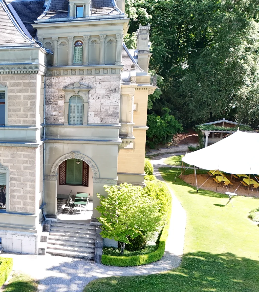 Schloss Hünegg Luftaufnahme 5 rechts