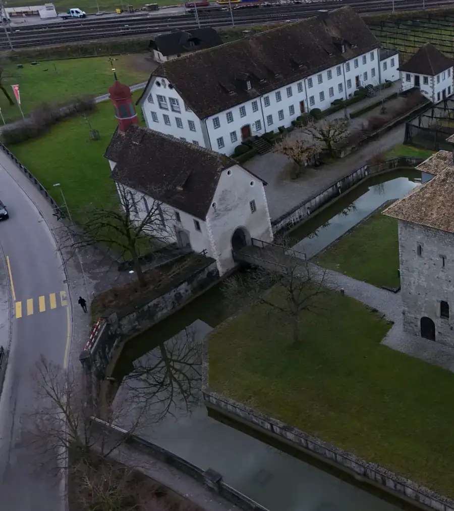Schloss Pfäffikon Luftaufnahme 1 links