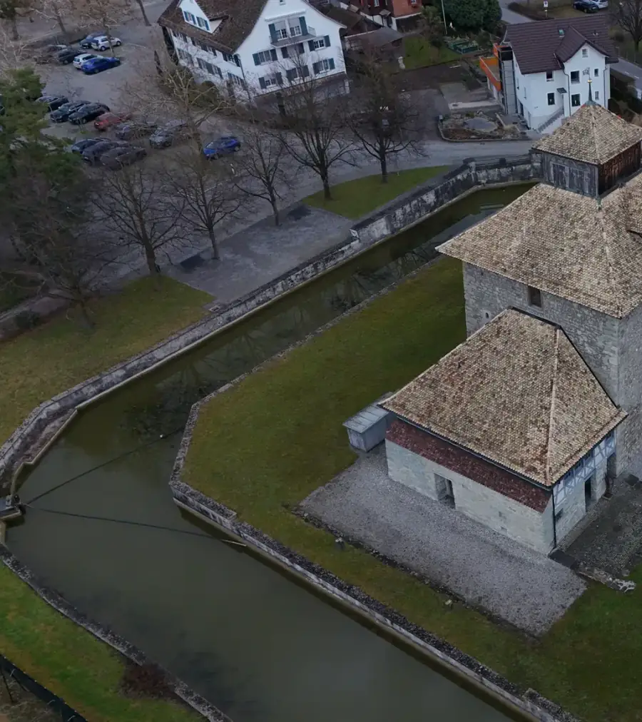 Schloss Pfäffikon Luftaufnahme 2 links